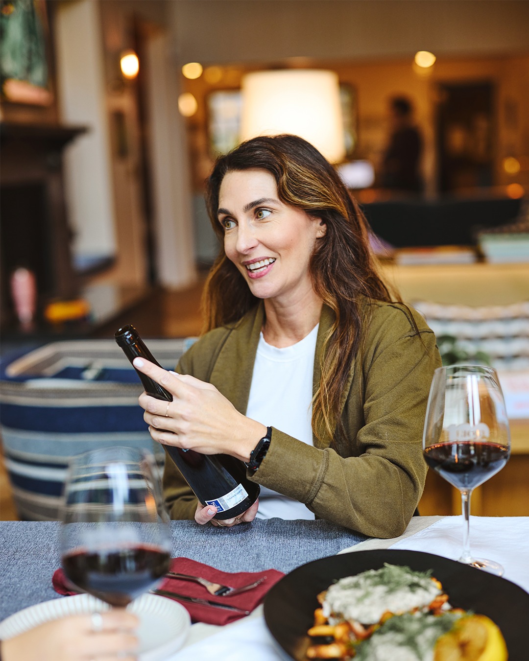 To be a good holiday sommelier, you just need quality wines to do the explaining. Learn all you need to know about Rioja’s aging, using the link in our bio.