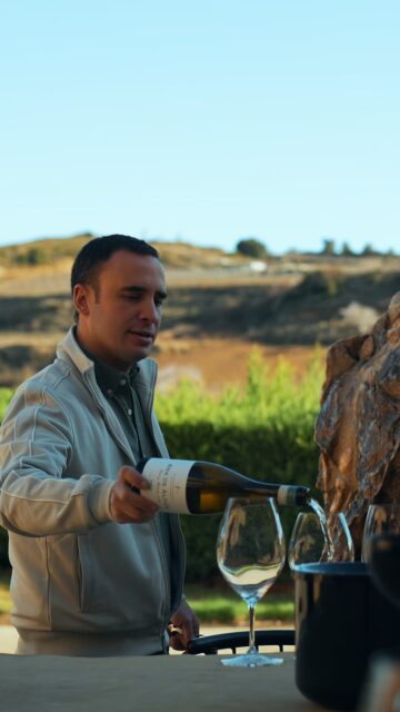 We are bringing our gathering to the best possible close. The third day was a total immersion into the soul of our land: we split into groups to experience Rioja from the inside, getting to know the processes and, above all, the people.

And so, we wrap up three intense days of learning, exchange, and a shared passion for wine.

Thank you to everyone who was part of this experience! 🍷